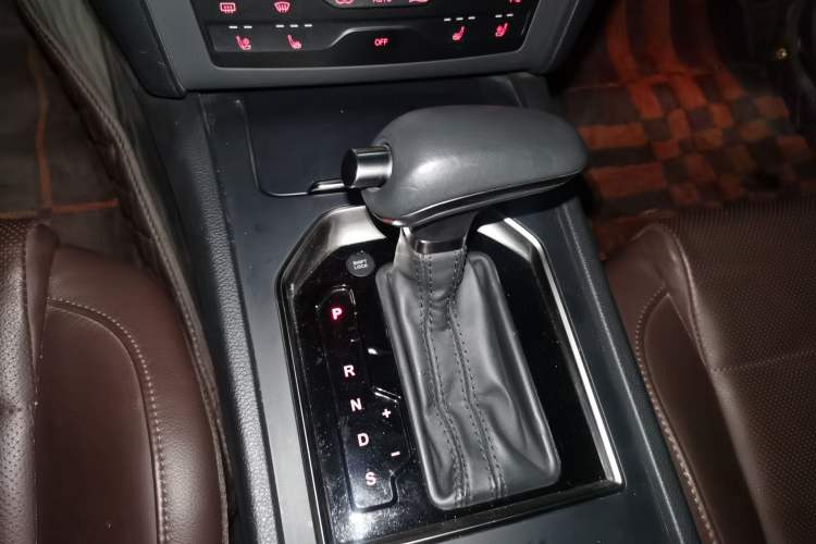Used Hongqi H7 2018 3.0L Prestige Edition Gear Lever