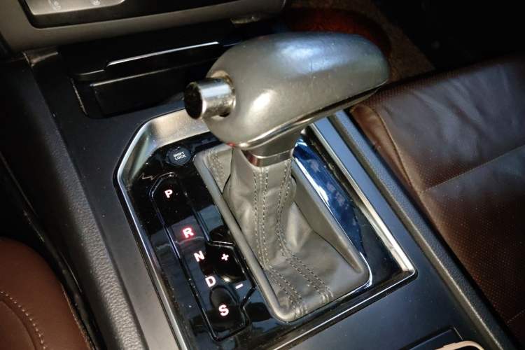Used Hongqi H7 2018 2.0T Elite Edition Gear Lever