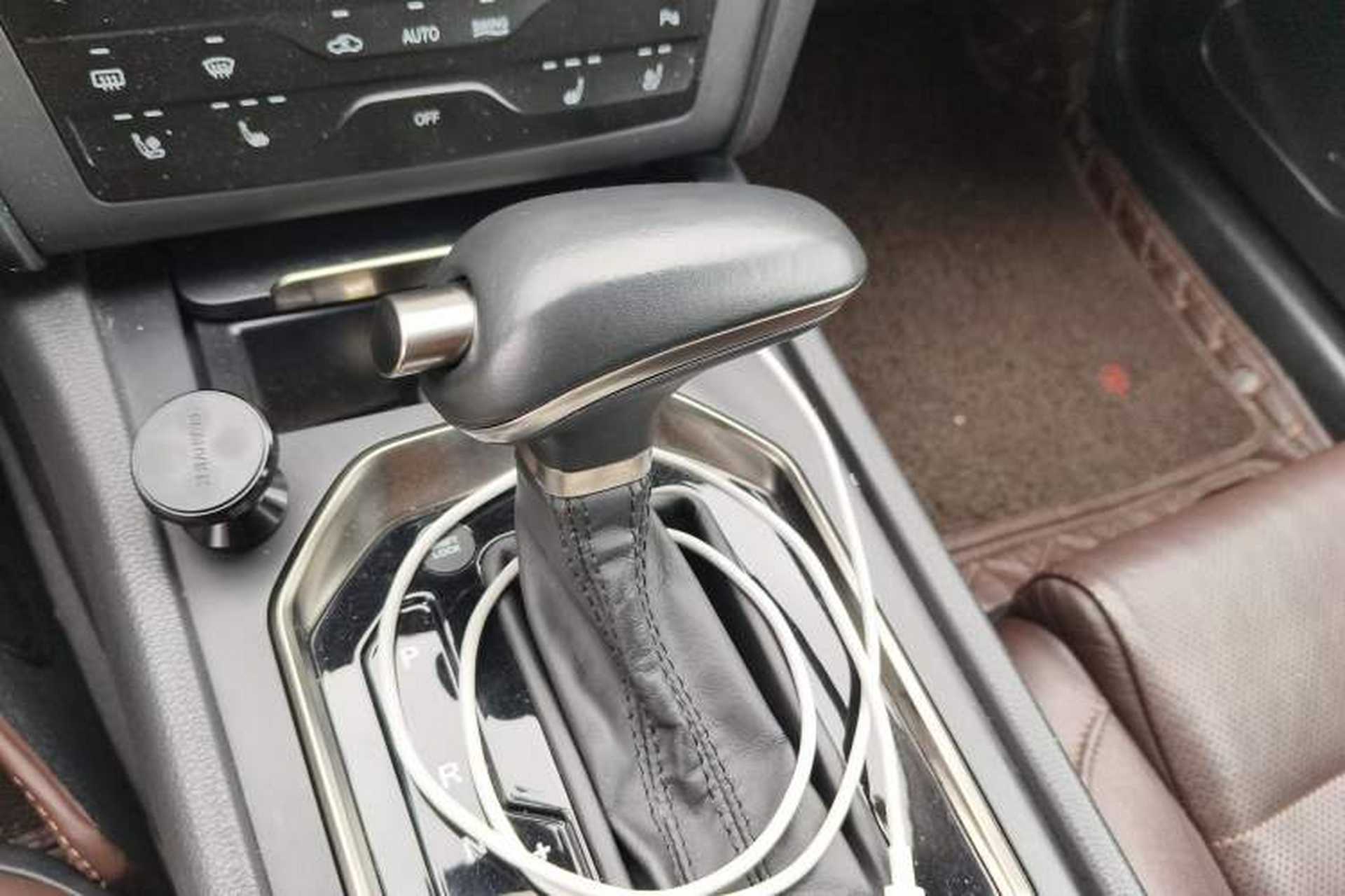 Used Hongqi H7 2018 2.0T Elite Edition Gear Lever