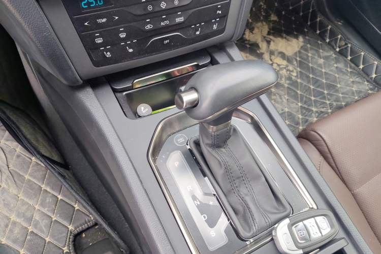 Used Hongqi H7 2018 2.0T Flagship Edition Gear Lever