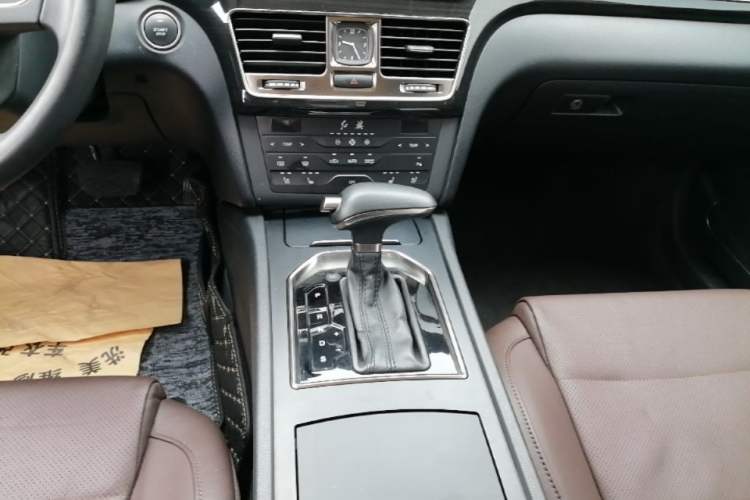 Used Hongqi H7 2018 2.0T Flagship Edition Gear Lever