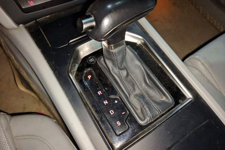 Used Hongqi H7 2018 2.0T Elite Edition Gear Lever