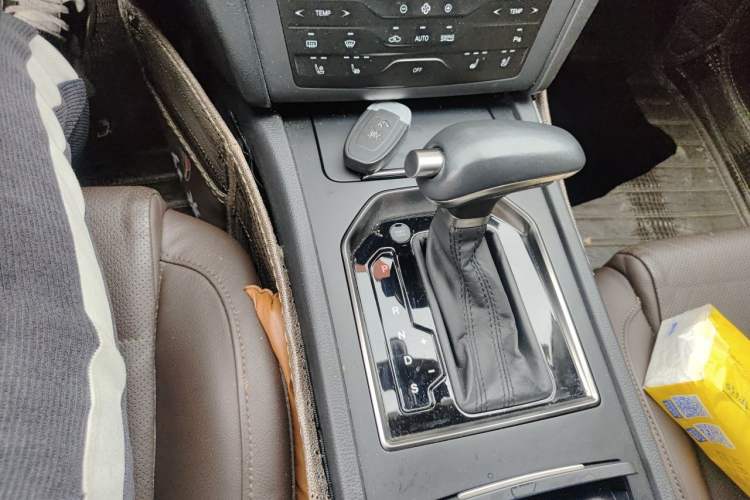 Used Hongqi H7 2018 2.0T Elite Edition Gear Lever