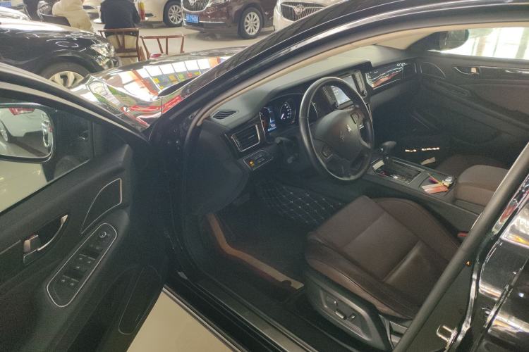 Used Hongqi H7 2018 2.0T Elite Edition Interior 3