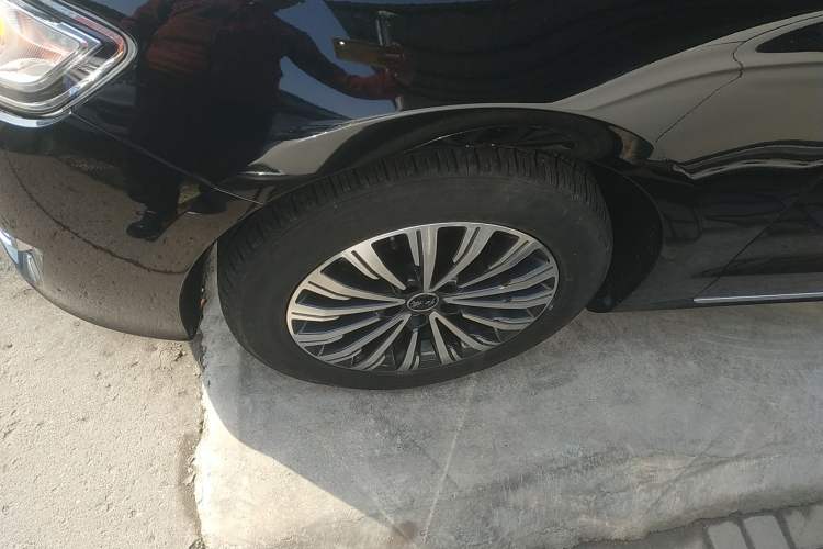 Used Hongqi H7 2018 2.0T Elite Edition Left Front Wheel Hub
