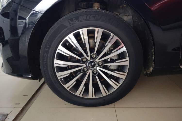 Used Hongqi H7 2018 2.0T Elite Edition Left Front Wheel Hub
