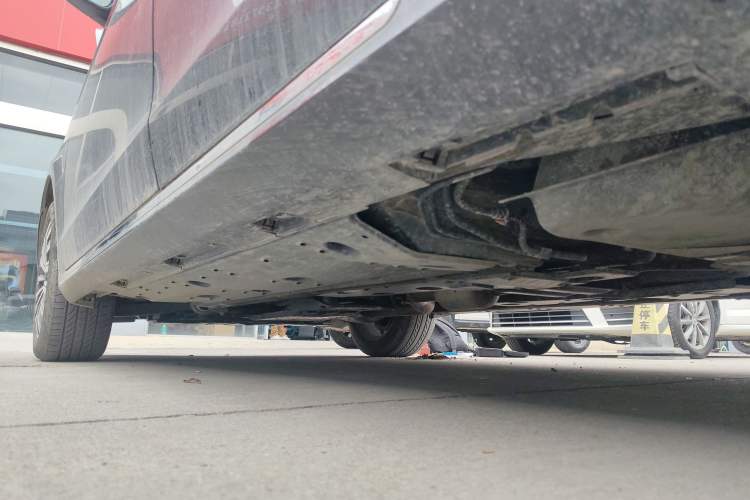 Used Hongqi H7 2018 2.0T Flagship Edition Left Side Sill
