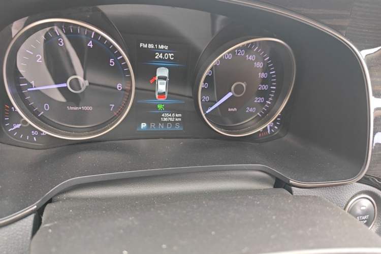 Used Hongqi H7 2018 2.0T Flagship Edition Odometer Close Up