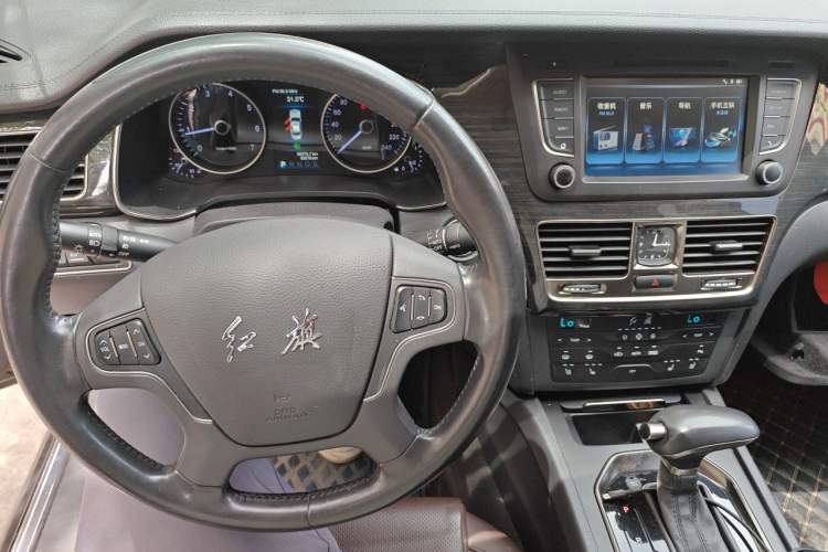 Used Hongqi H7 2018 2.0T Flagship Edition Odometer Close Up
