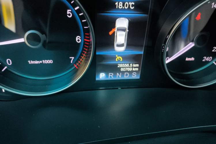 Used Hongqi H7 2018 2.0T Elite Edition Odometer Close Up