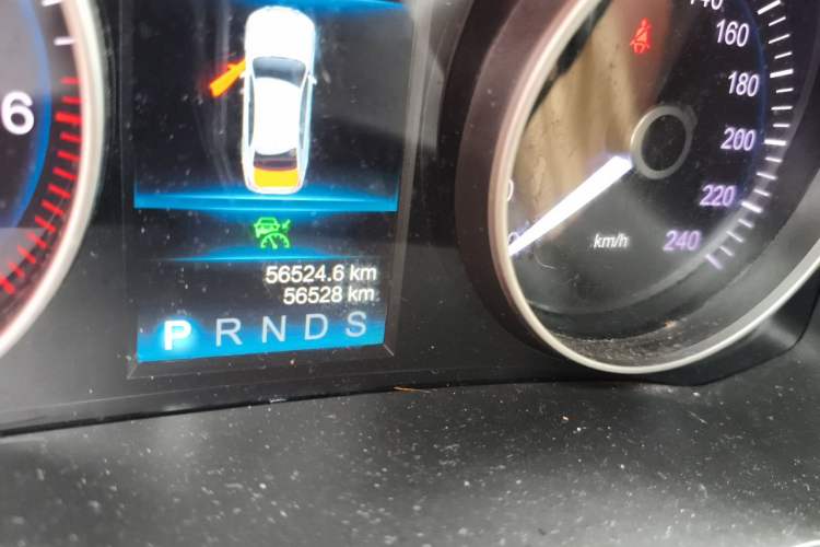 Used Hongqi H7 2018 2.0T Flagship Edition Odometer Close Up