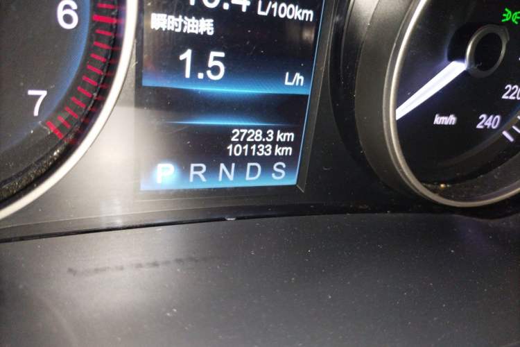 Used Hongqi H7 2018 2.0T Flagship Edition Odometer Close Up