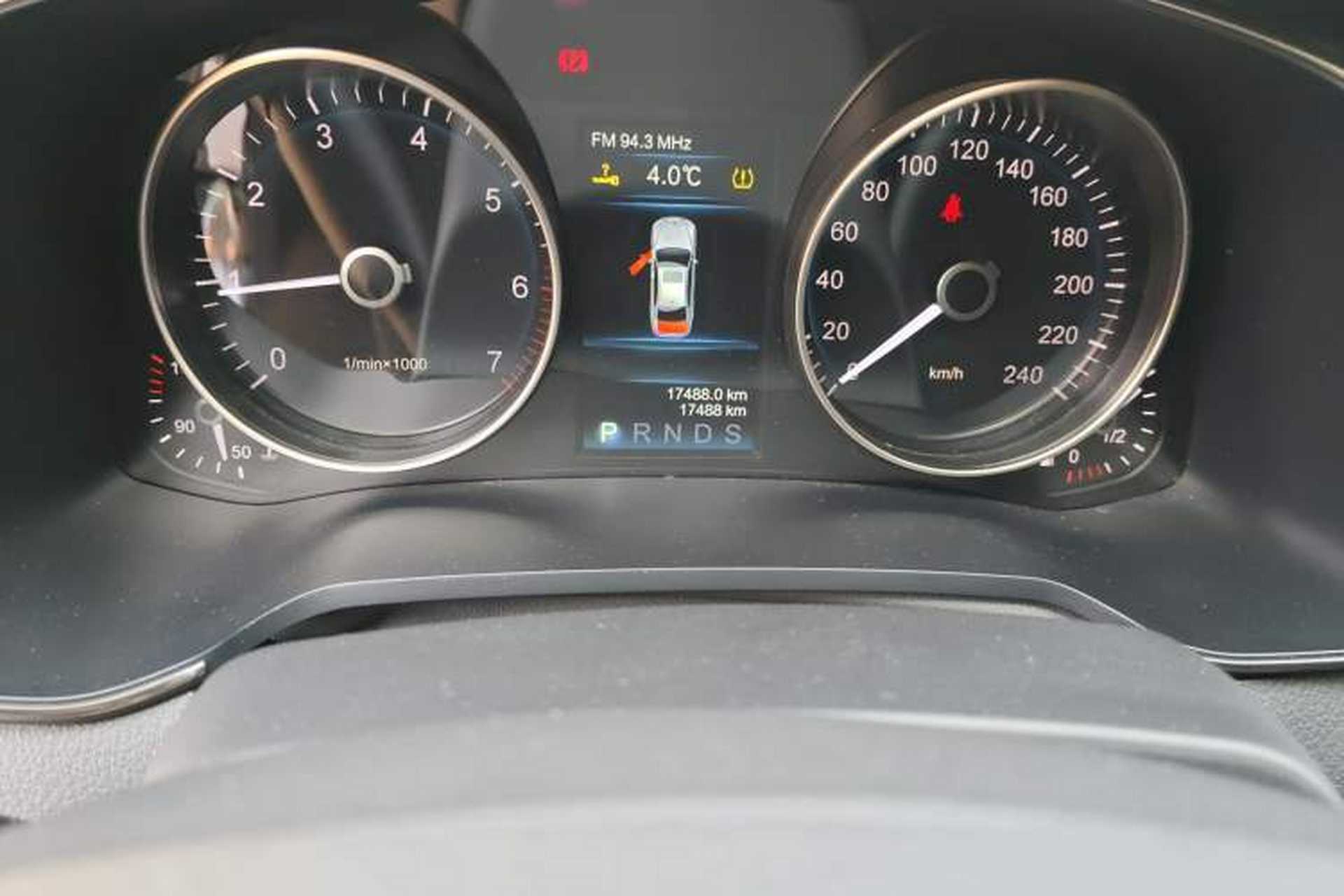 Used Hongqi H7 2018 2.0T Elite Edition Odometer Close Up