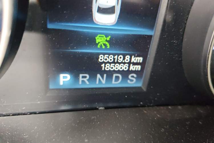 Used Hongqi H7 2018 2.0T Flagship Edition Odometer Close Up