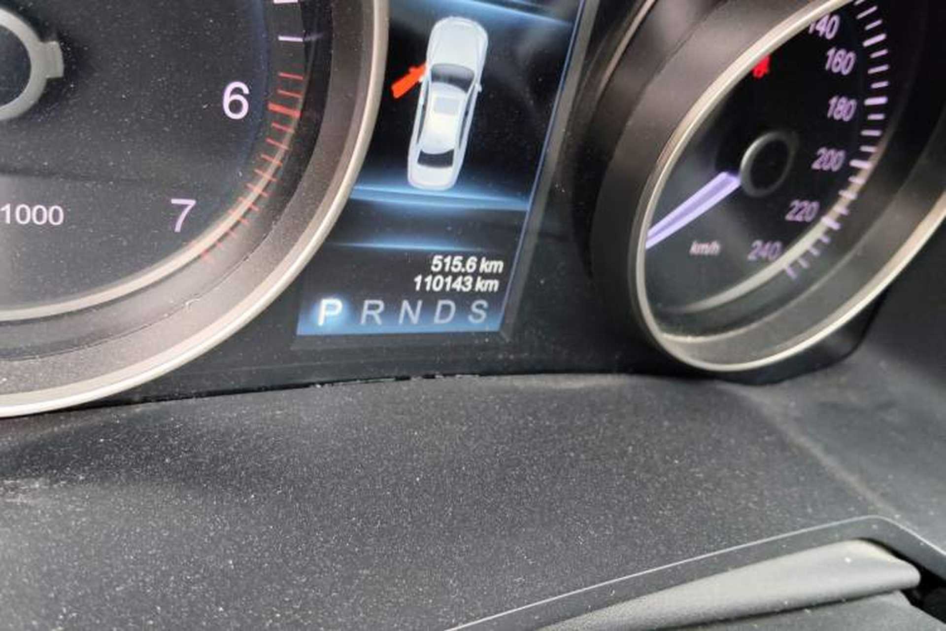 Used Hongqi H7 2018 2.0T Elite Edition Odometer Close Up