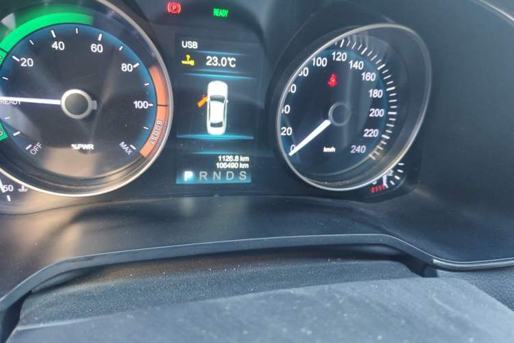 Used Hongqi H7  Odometer Close Up