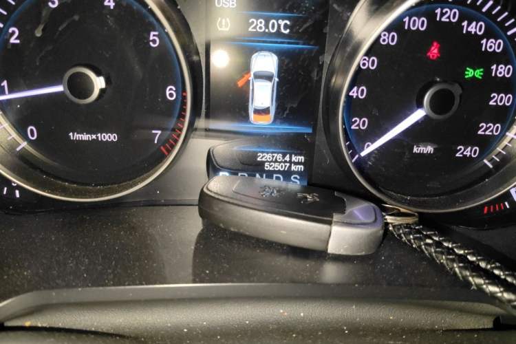 Used Hongqi H7 2018 1.8T Comfort Edition Odometer Close Up