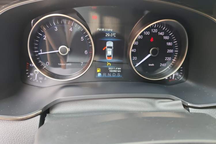 Used Hongqi H7 2018 2.0T Elite Edition Odometer Close Up