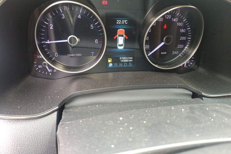 Used Hongqi H7 2018 2.0T Elite Edition Odometer Close Up