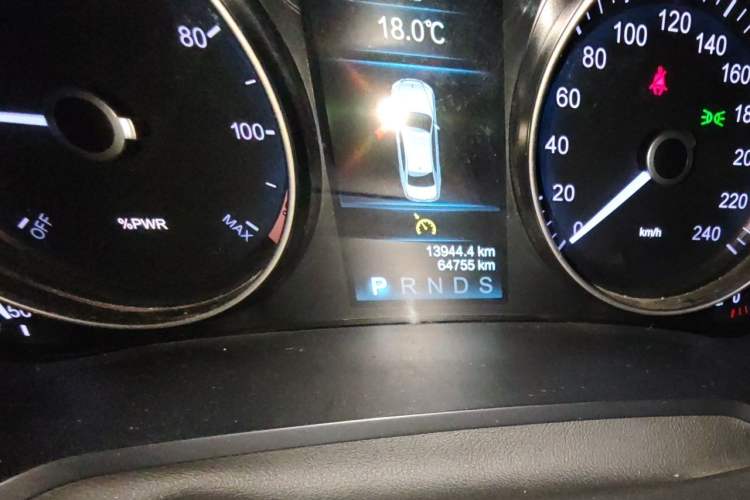 Used Hongqi H7  Odometer Close Up