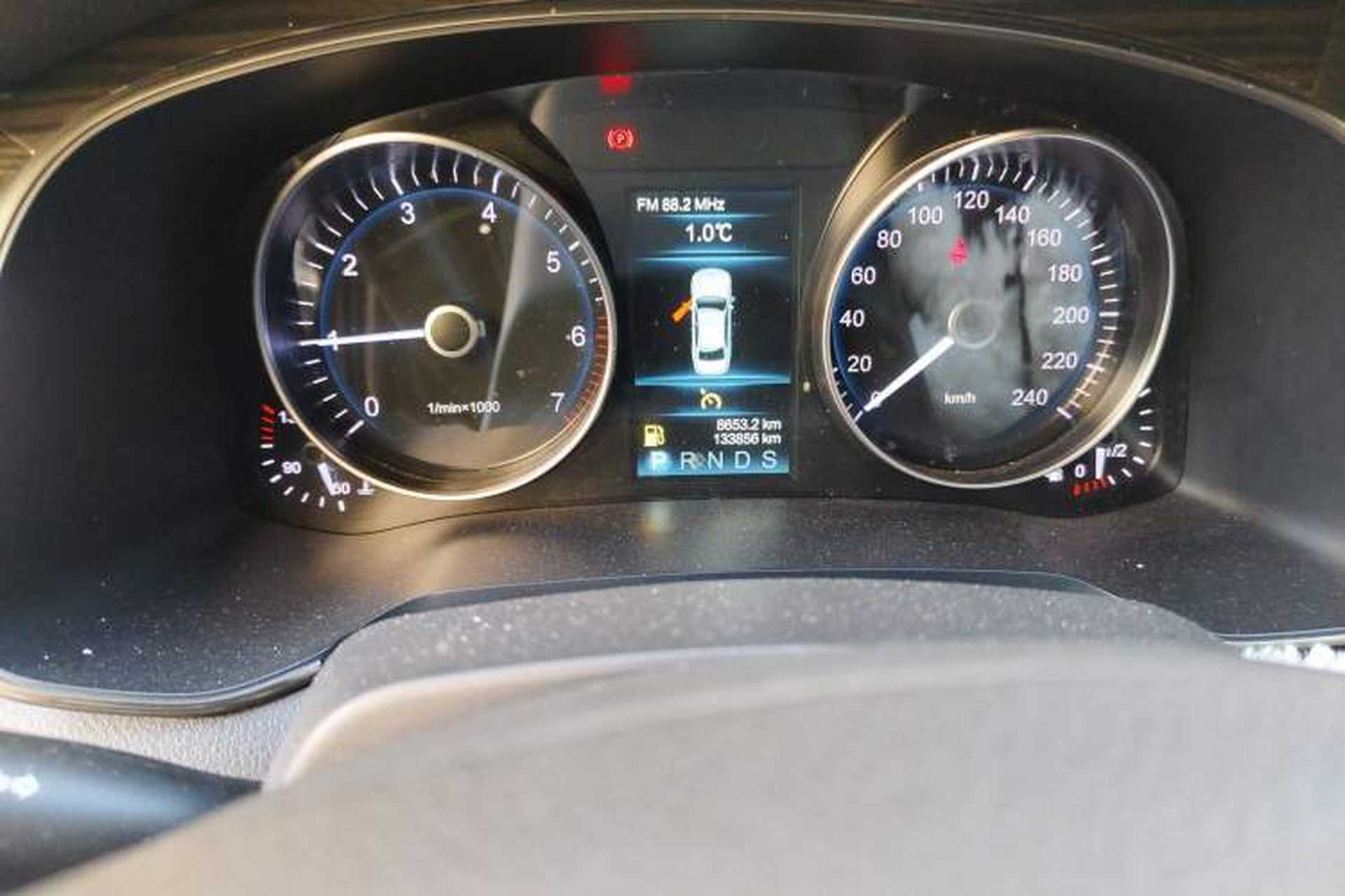 Used Hongqi H7 2018 2.0T Elite Edition Odometer Close Up