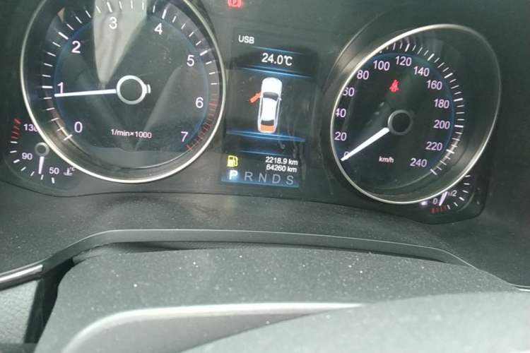 Used Hongqi H7 2018 2.0T Elite Edition Odometer Close Up