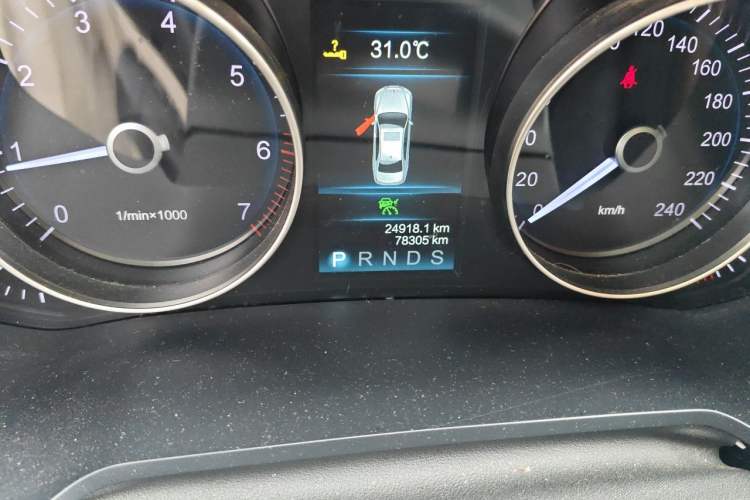 Used Hongqi H7 2018 2.0T 60th Anniversary Edition Odometer Close Up