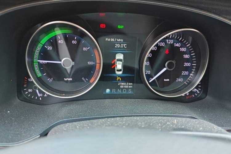 Used Hongqi H7  Odometer Close Up