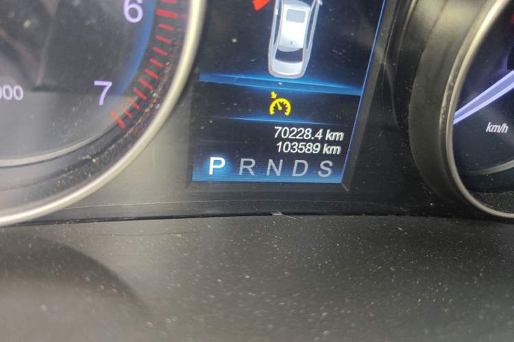 Used Hongqi H7 2018 2.0T Elite Edition Odometer Close Up