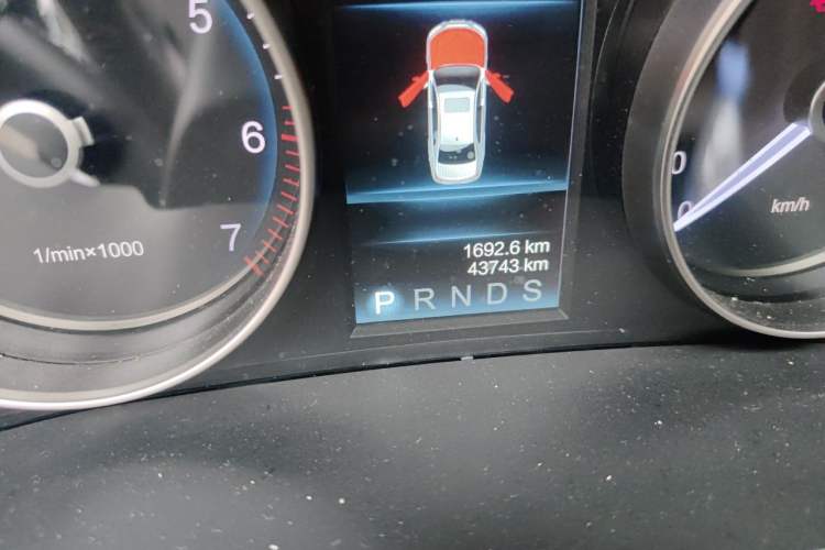 Used Hongqi H7 2018 2.0T Elite Edition Odometer Close Up