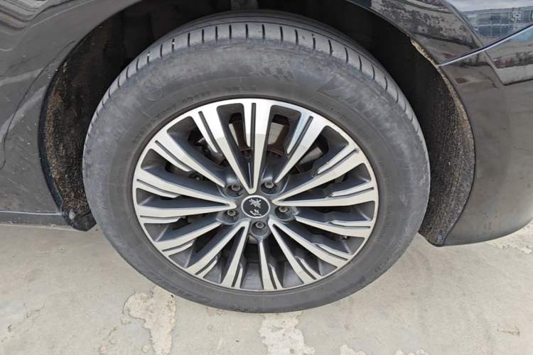 Used Hongqi H7 2018 2.0T Flagship Edition Right Front Wheel Hub