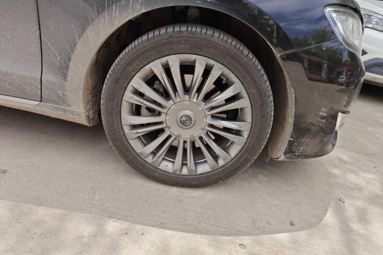 Used Hongqi H7 2018 2.0T Flagship Edition Right Front Wheel Hub
