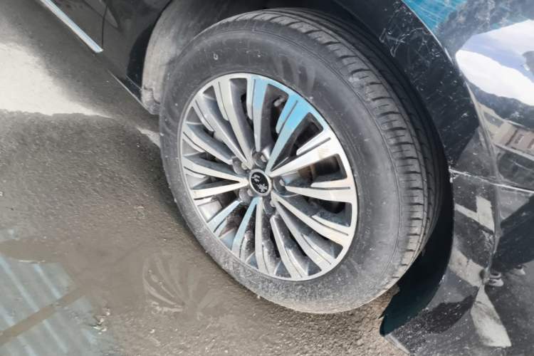 Used Hongqi H7 2018 2.0T Elite Edition Right Front Wheel Hub