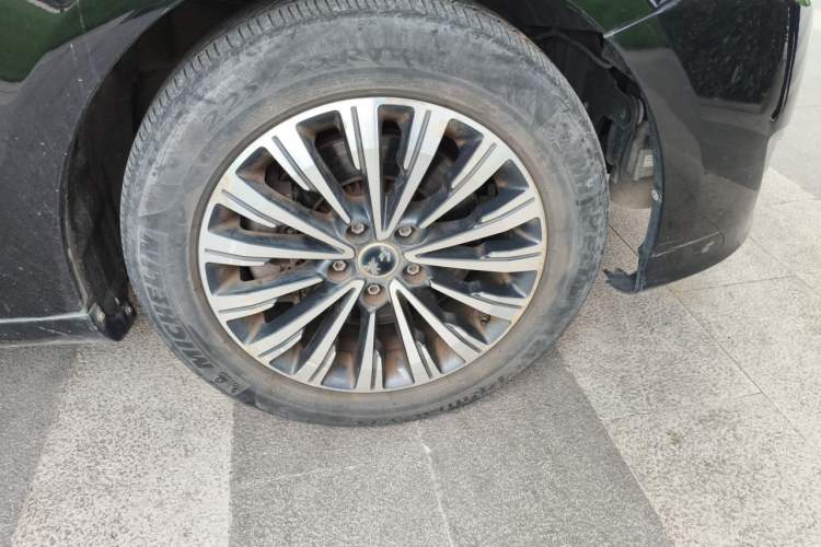 Used Hongqi H7 2018 2.0T Flagship Edition Right Front Wheel Hub