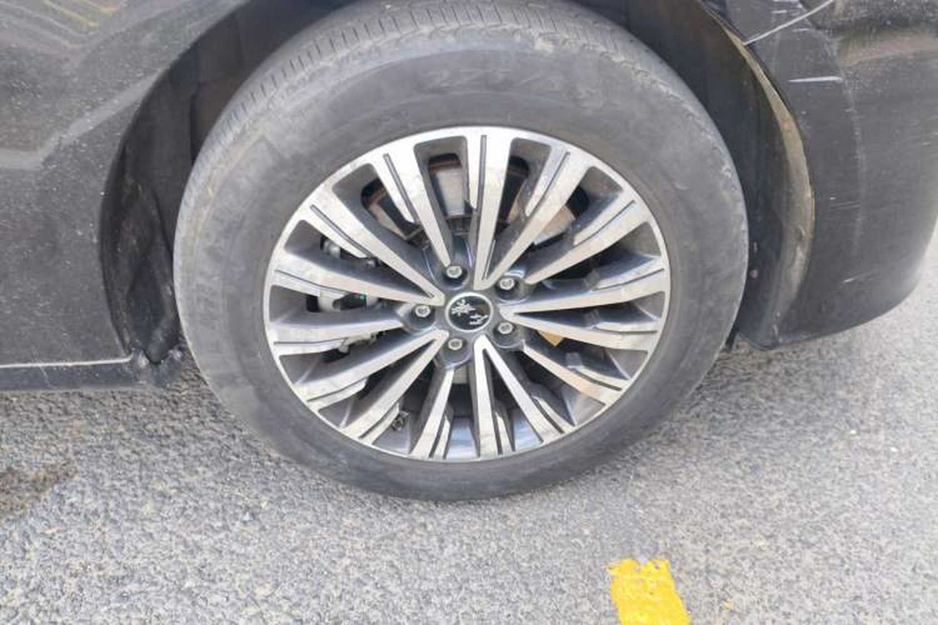 Used Hongqi H7 2018 2.0T Elite Edition Right Front Wheel Hub