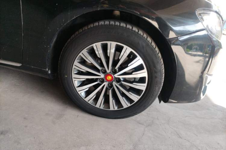 Used Hongqi H7 2018 2.0T Flagship Edition Right Front Wheel Hub