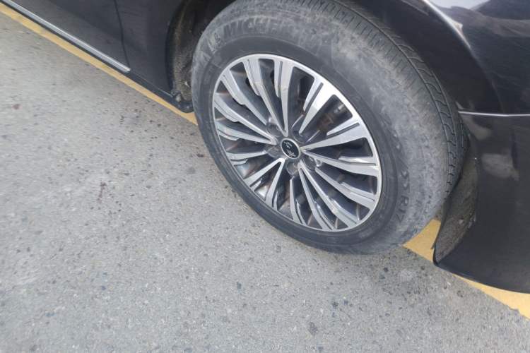 Used Hongqi H7  Right Front Wheel Hub
