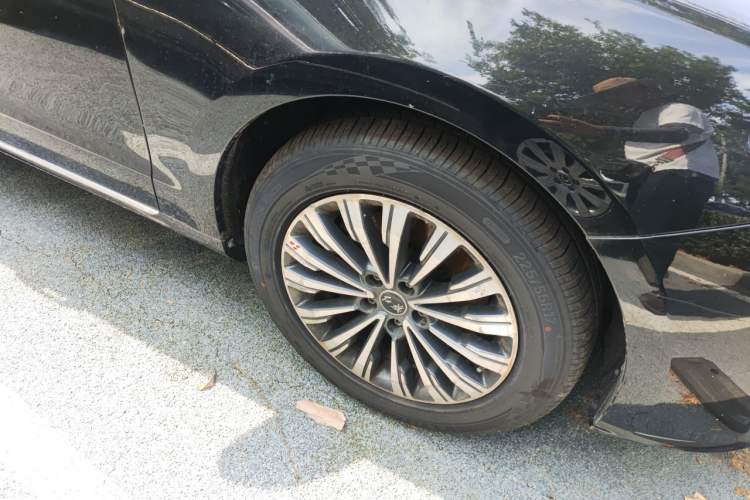 Used Hongqi H7  Right Front Wheel Hub
