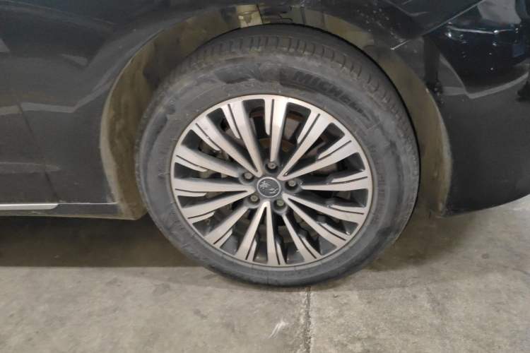 Used Hongqi H7 2018 1.8T Comfort Edition Right Front Wheel Hub