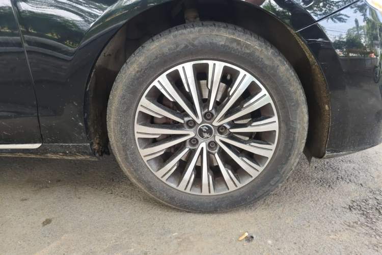 Used Hongqi H7 2018 2.0T Elite Edition Right Front Wheel Hub