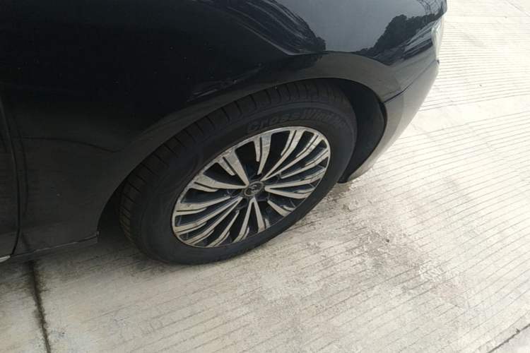 Used Hongqi H7 2018 2.0T Elite Edition Right Front Wheel Hub