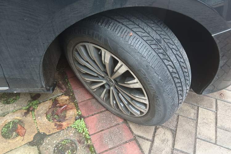 Used Hongqi H7 2018 2.0T Elite Edition Right Front Wheel Hub