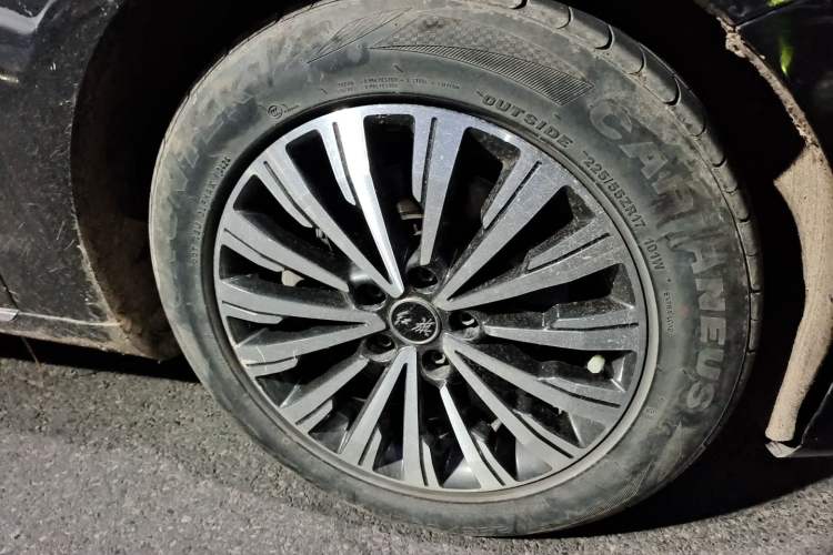 Used Hongqi H7 2018 2.0T Elite Edition Right Front Wheel Hub