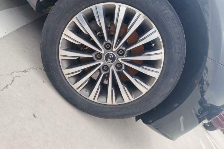 Used Hongqi H7  Right Front Wheel Hub