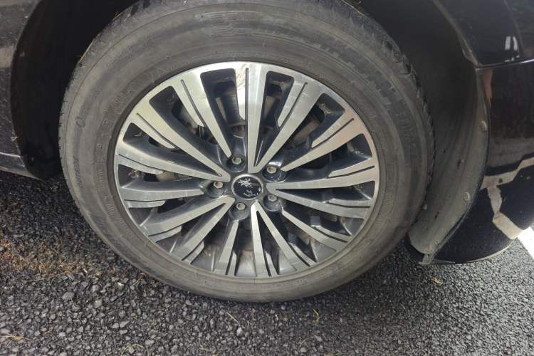 Used Hongqi H7 2018 2.0T Elite Edition Right Front Wheel Hub