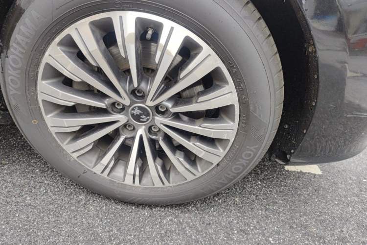 Used Hongqi H7 2018 2.0T Elite Edition Right Front Wheel Hub