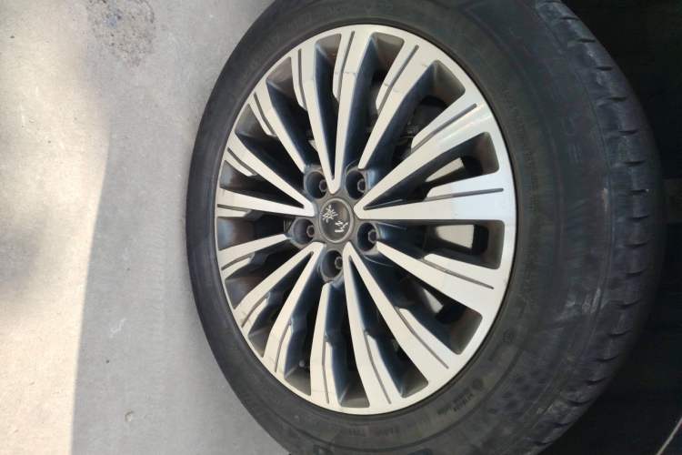 Used Hongqi H7 2018 2.0T Elite Edition Right Front Wheel Hub