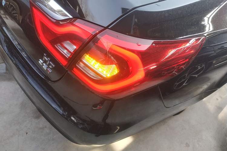Used Hongqi H7 2018 2.0T Elite Edition Right Rear Taillight