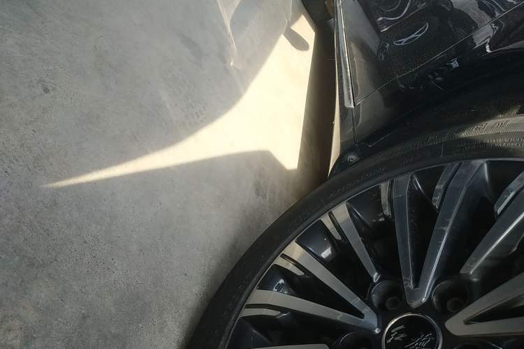 Used Hongqi H7 2018 2.0T Elite Edition Right Side Sill