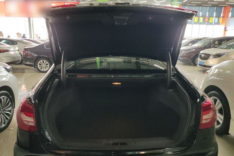 Used Hongqi H7 2018 2.0T Elite Edition Trunk